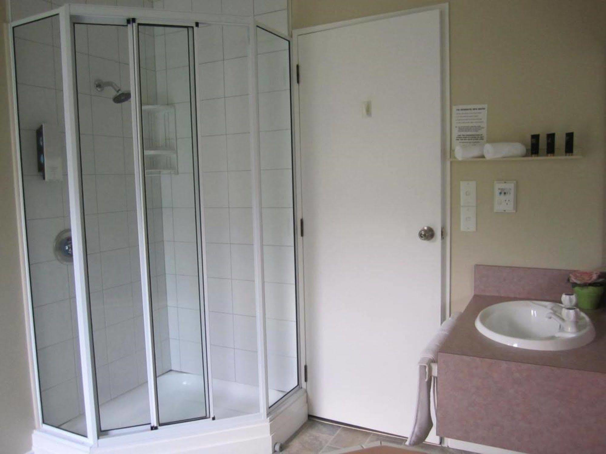 Camellia Court Motel Lower Hutt Εξωτερικό φωτογραφία